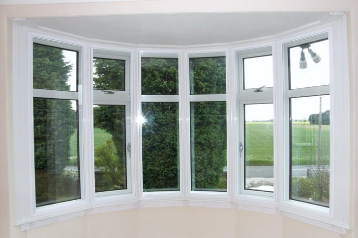 Ventanas de aluminio en mirador de vivienda de Barcelona