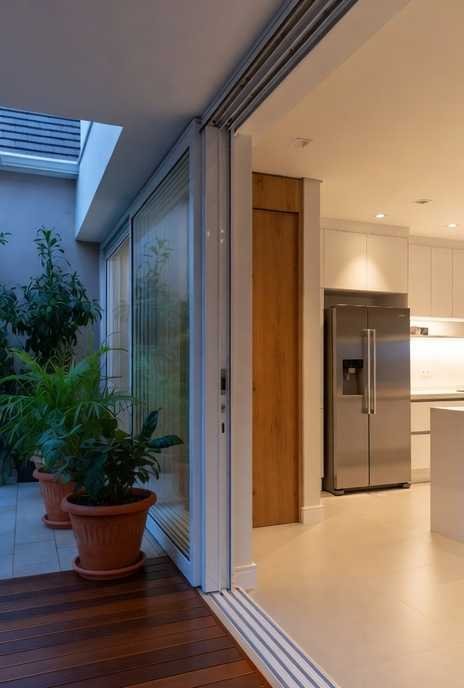Puerta balconera de aluminio instalada en Barcelona